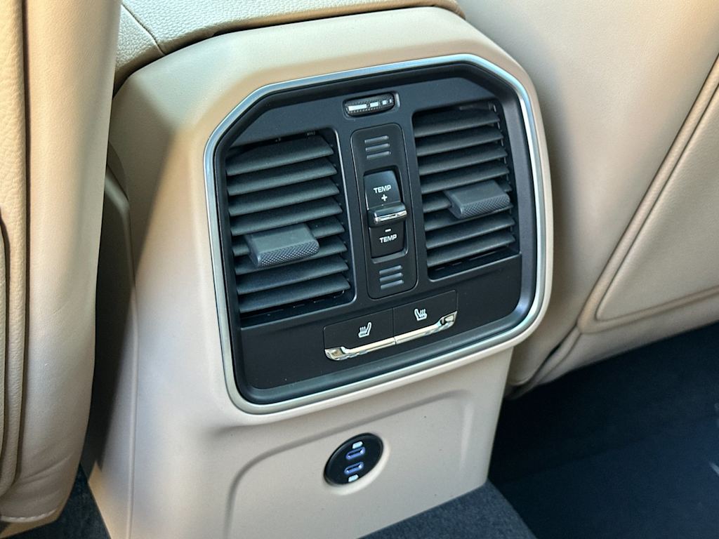 Thumbnail: 2026 Porsche Macan - 23