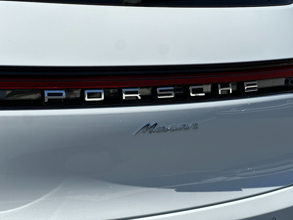 Thumbnail: 2026 Porsche Macan - 7