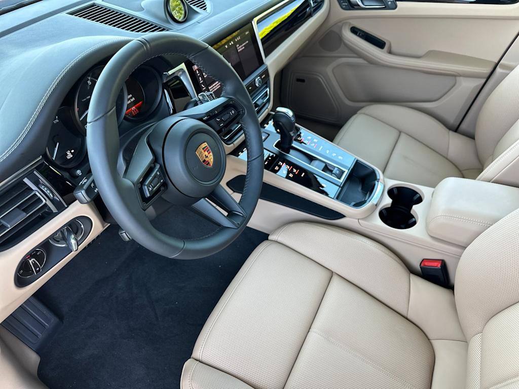 Thumbnail: 2026 Porsche Macan - 10