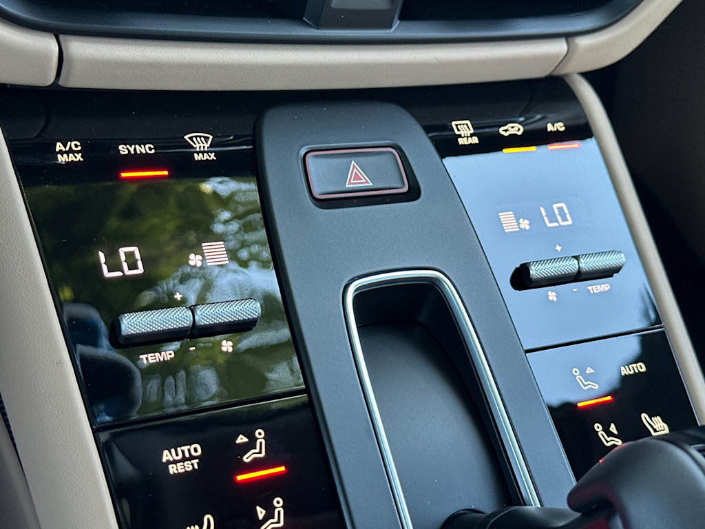 Thumbnail: 2026 Porsche Macan - 15
