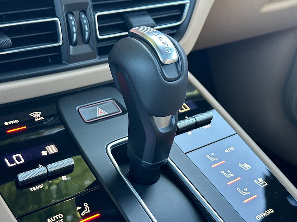 Thumbnail: 2026 Porsche Macan - 28