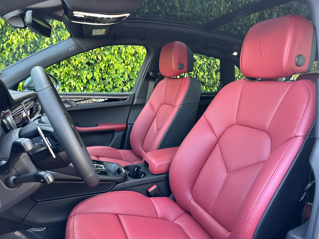Thumbnail: 2026 Porsche Macan - 11