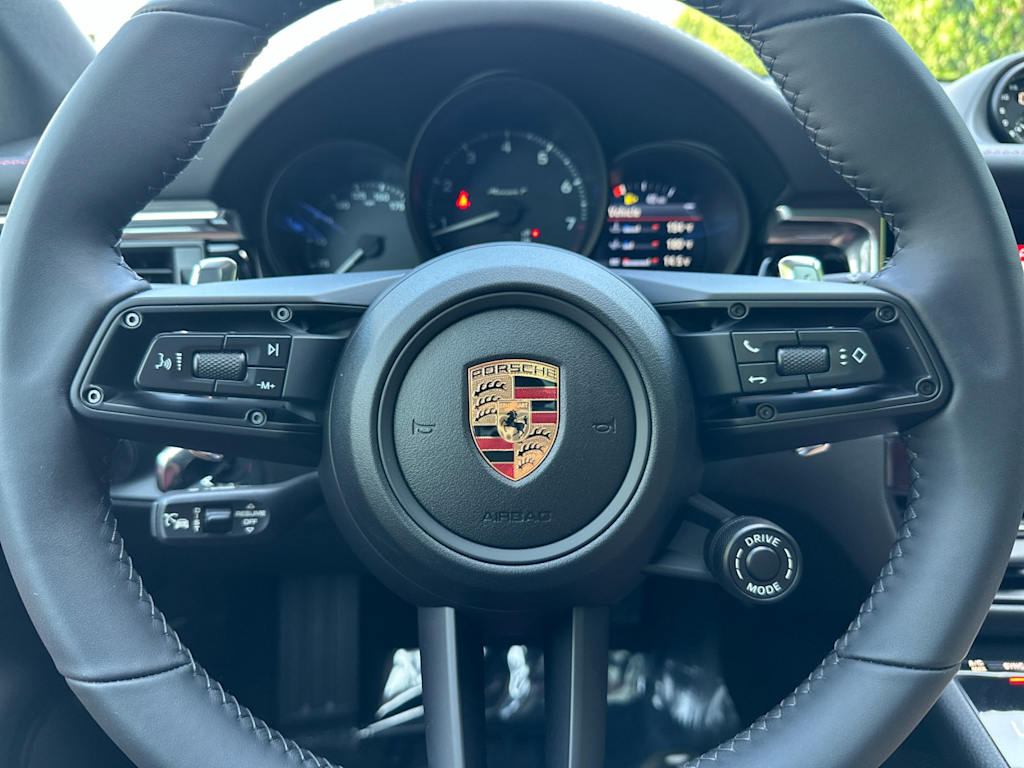Thumbnail: 2026 Porsche Macan - 30