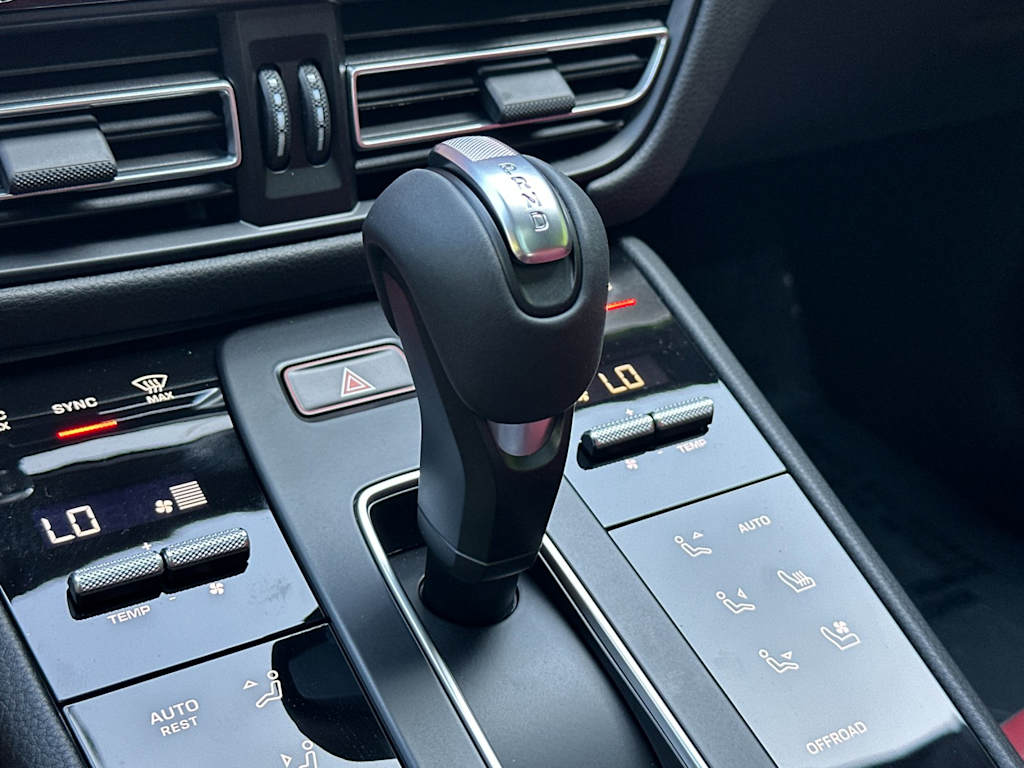 Thumbnail: 2026 Porsche Macan - 29