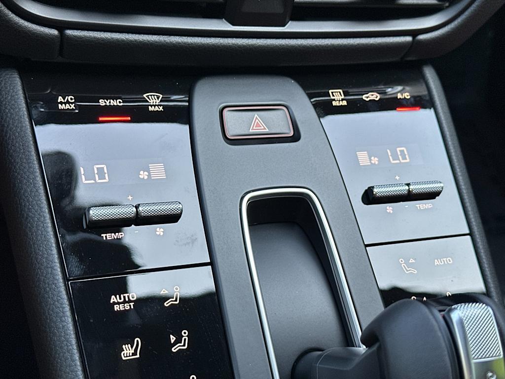 Thumbnail: 2026 Porsche Macan - 15