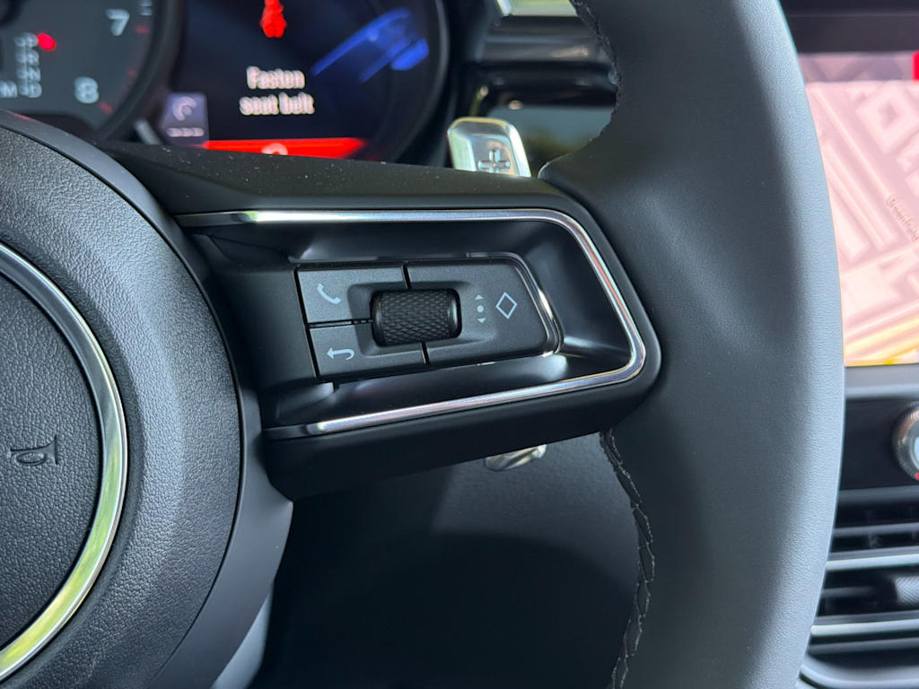 Thumbnail: 2026 Porsche Macan - 31