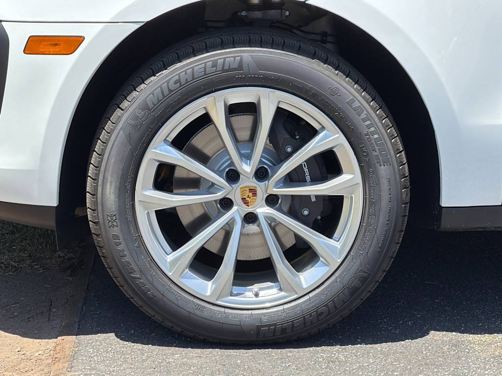 Thumbnail: 2026 Porsche Macan - 8