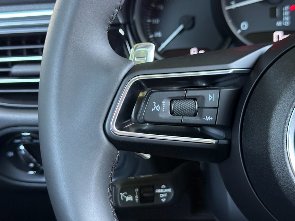 Thumbnail: 2026 Porsche Macan - 30