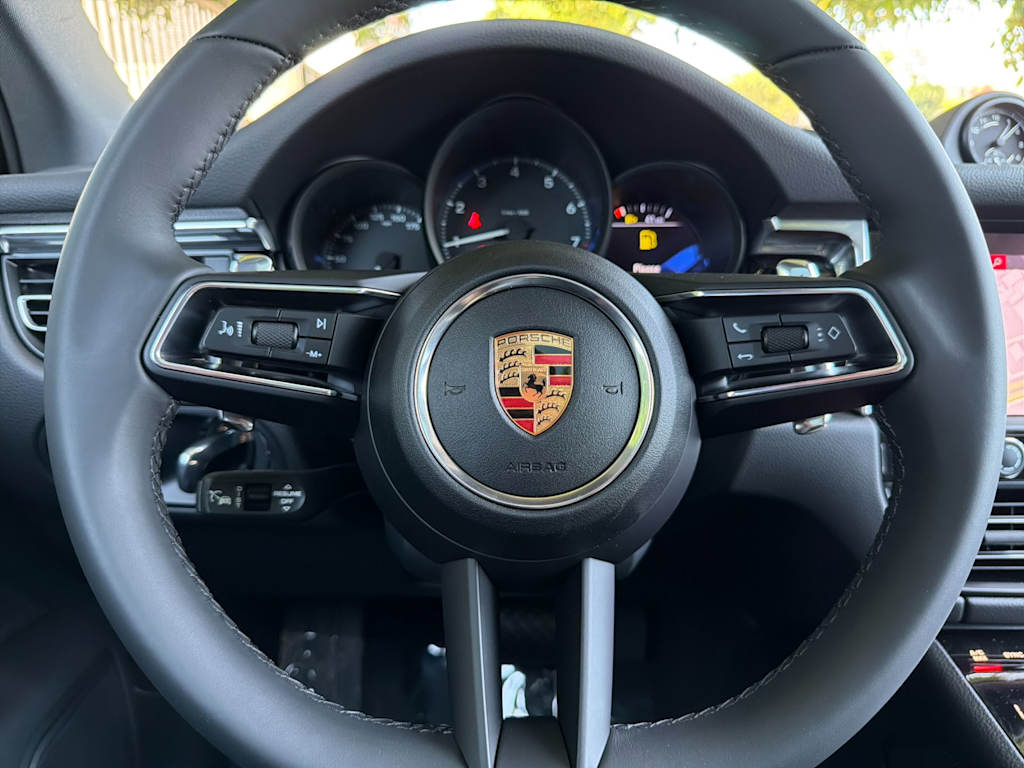 Thumbnail: 2026 Porsche Macan - 14