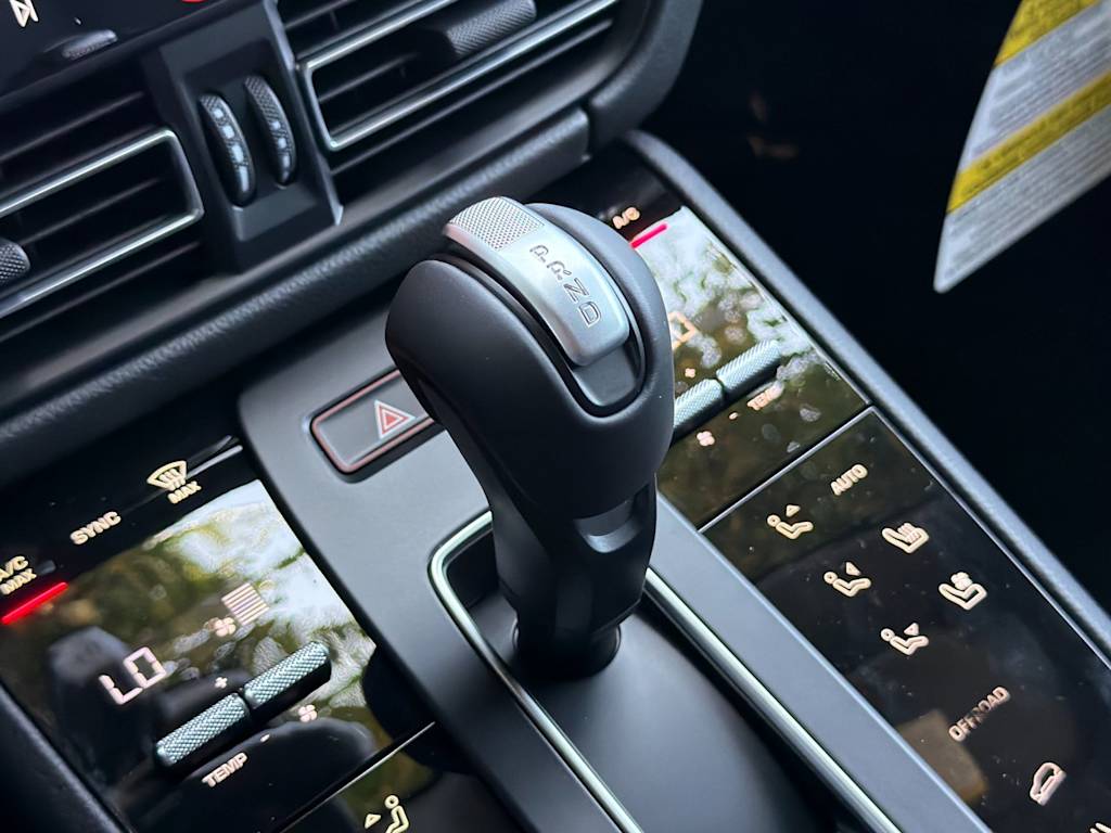 Thumbnail: 2026 Porsche Macan - 29