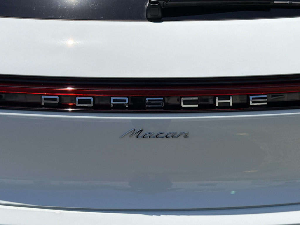 Thumbnail: 2026 Porsche Macan - 7