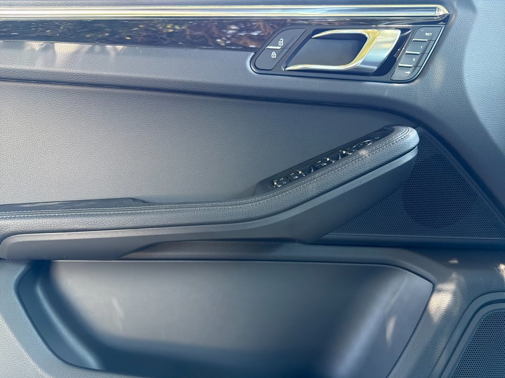 Thumbnail: 2026 Porsche Macan - 23