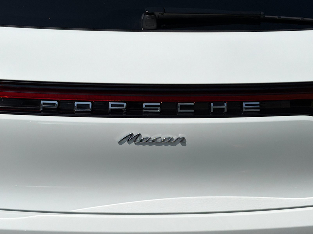 Thumbnail: 2026 Porsche Macan - 33
