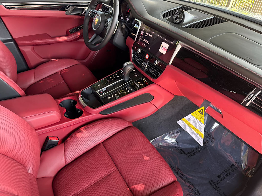 Thumbnail: 2026 Porsche Macan - 13