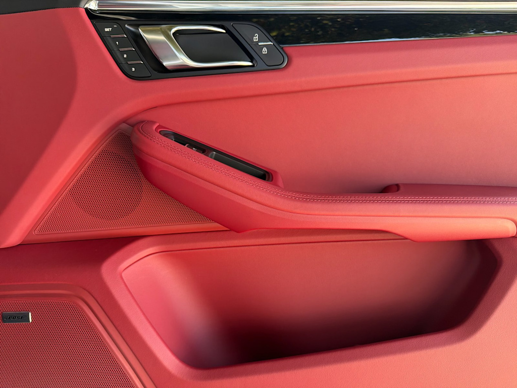 Thumbnail: 2026 Porsche Macan - 7