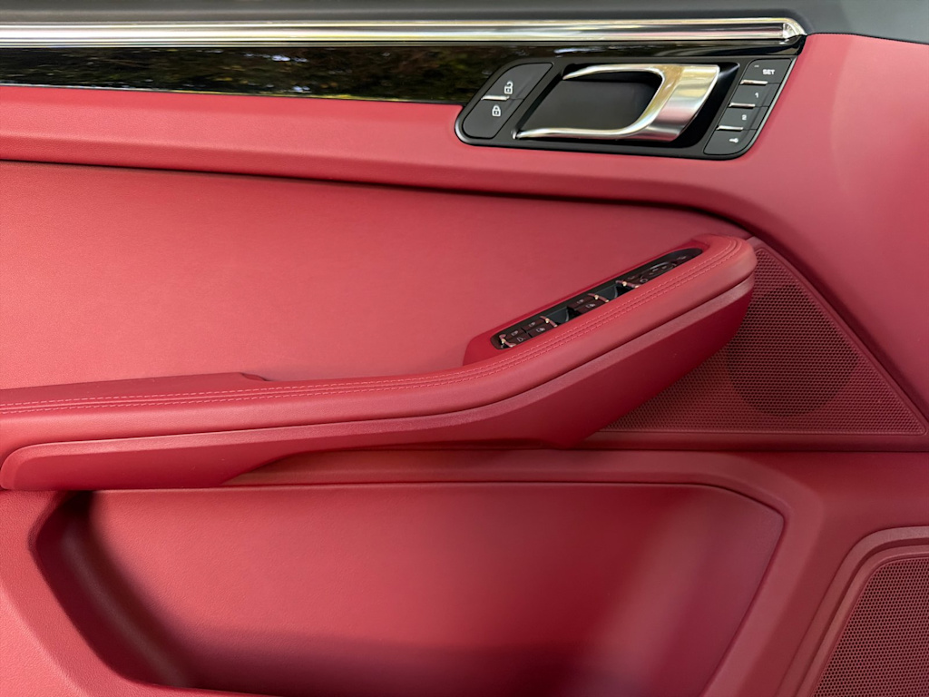 Thumbnail: 2026 Porsche Macan - 23