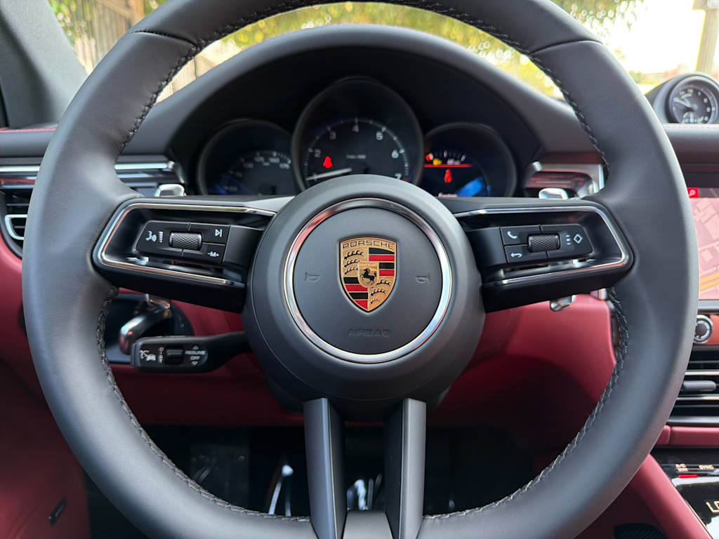 Thumbnail: 2026 Porsche Macan - 14