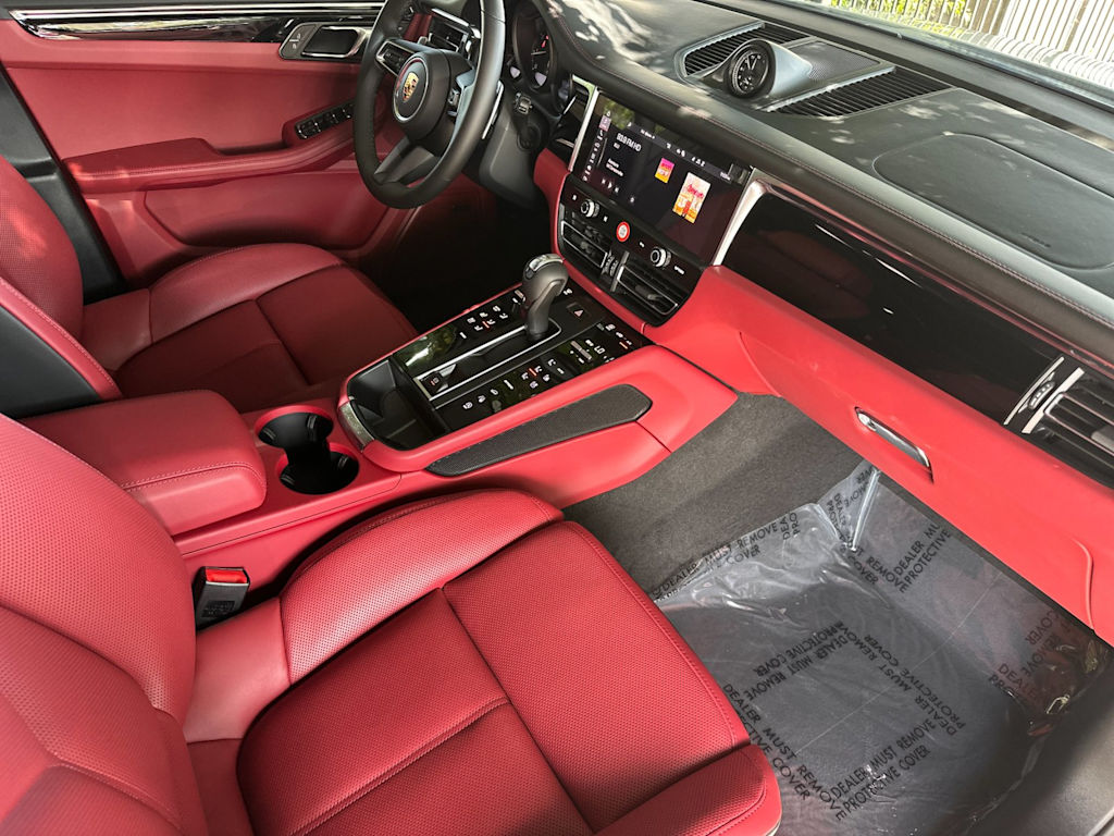 Thumbnail: 2026 Porsche Macan - 12