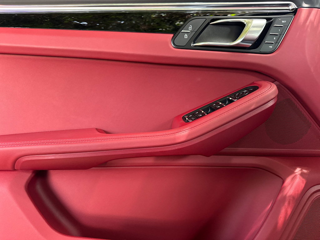Thumbnail: 2026 Porsche Macan - 23