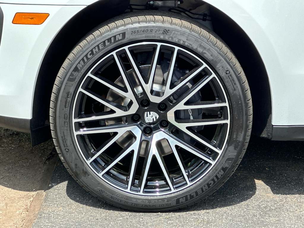 Thumbnail: 2026 Porsche Macan - 7