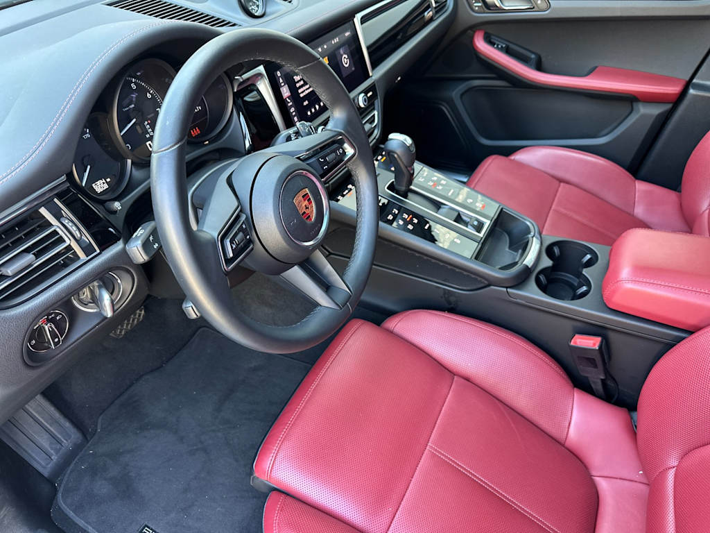 Thumbnail: 2025 Porsche Macan - 2