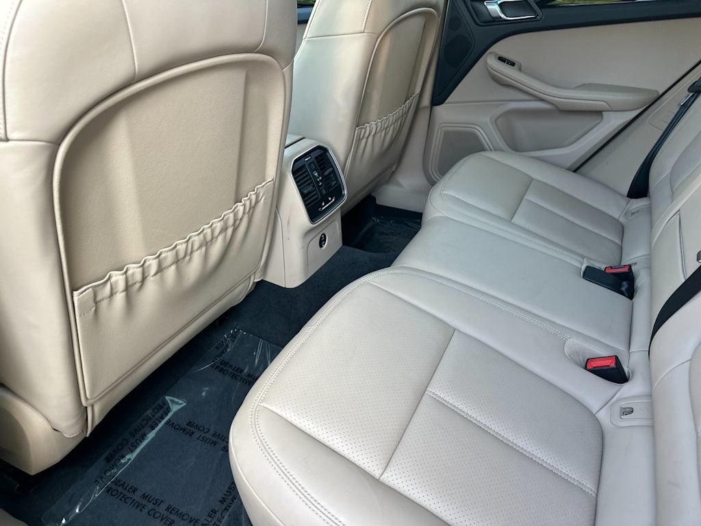 Thumbnail: 2025 Porsche Macan - 12