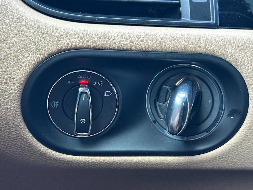 Thumbnail: 2025 Porsche Macan - 32