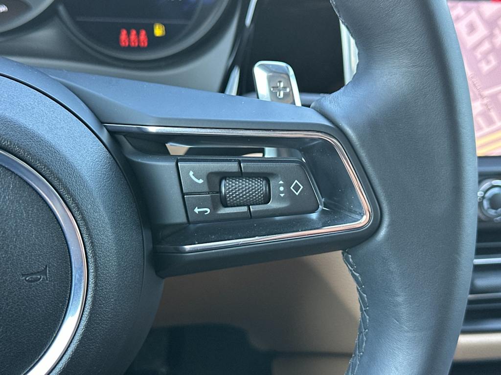 Thumbnail: 2025 Porsche Macan - 31