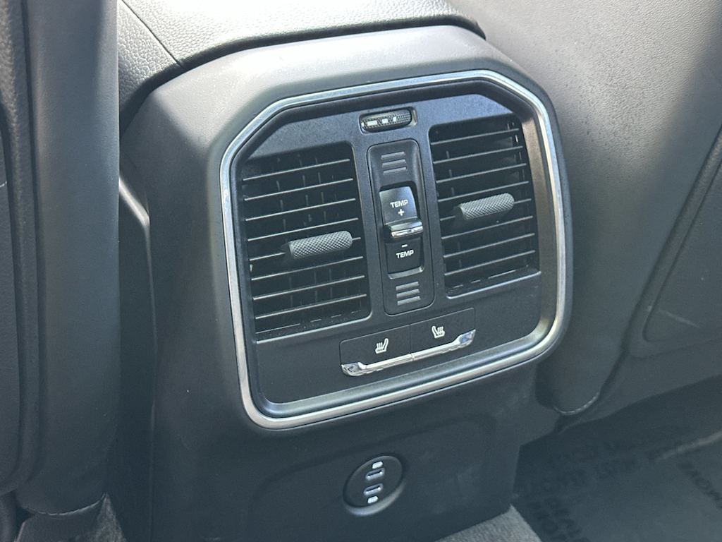 Thumbnail: 2025 Porsche Macan - 24