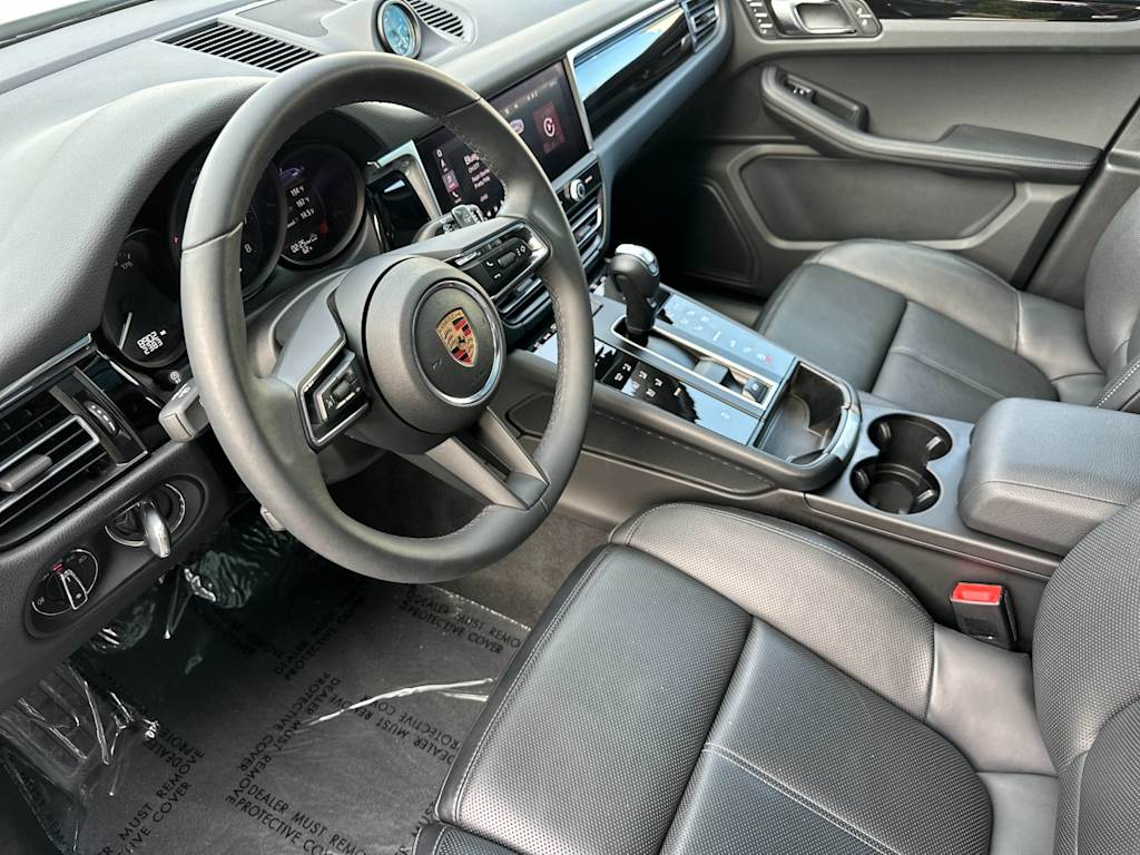 Thumbnail: 2025 Porsche Macan - 2