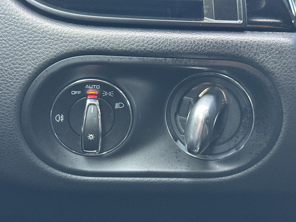 Thumbnail: 2025 Porsche Macan - 32