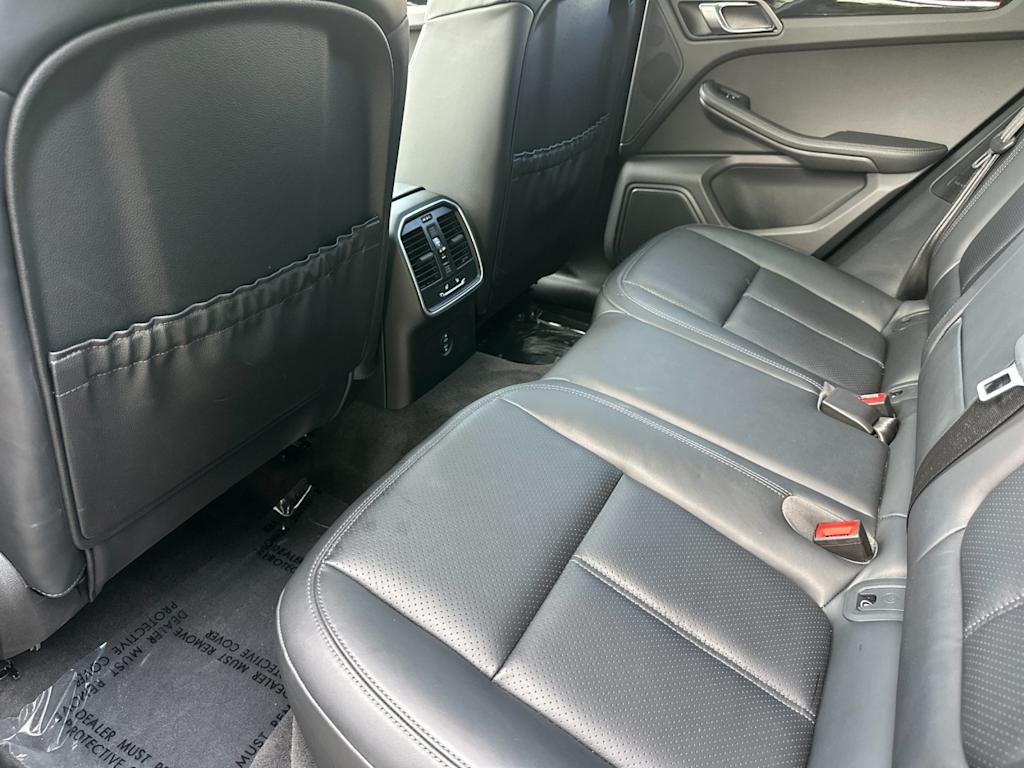 Thumbnail: 2025 Porsche Macan - 12