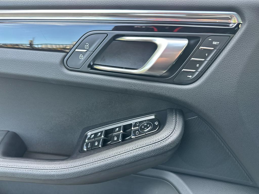 Thumbnail: 2025 Porsche Macan - 23