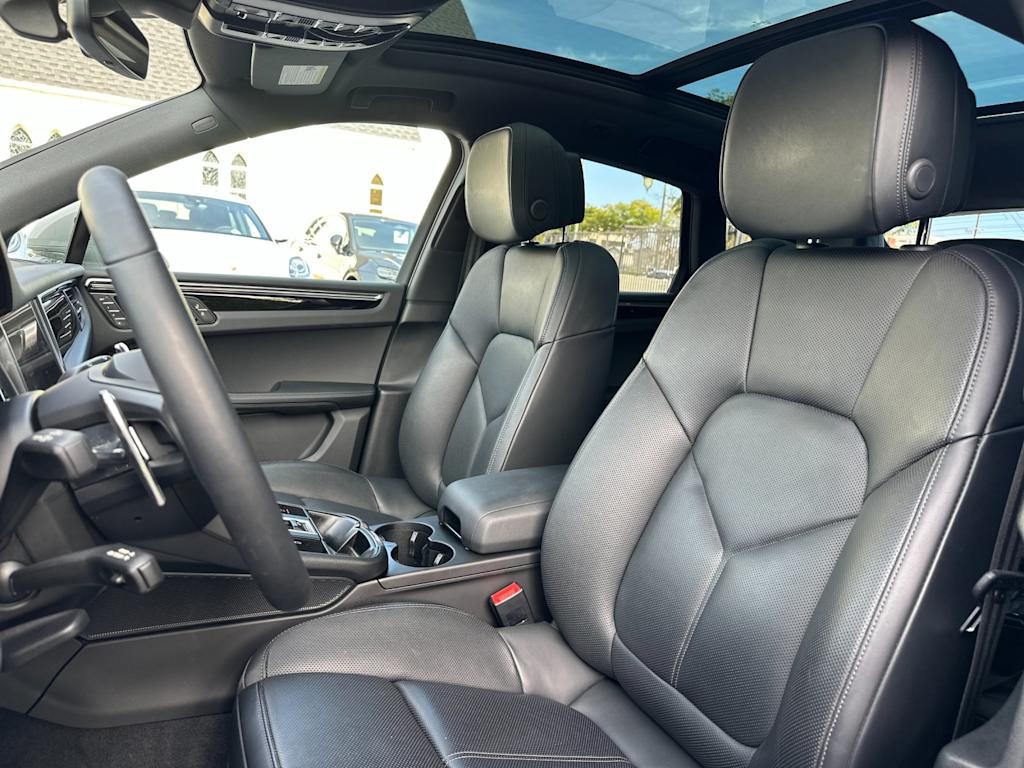 Thumbnail: 2025 Porsche Macan - 10