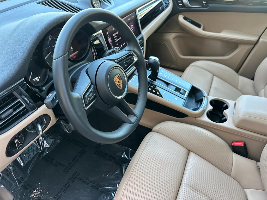 Thumbnail: 2025 Porsche Macan - 2
