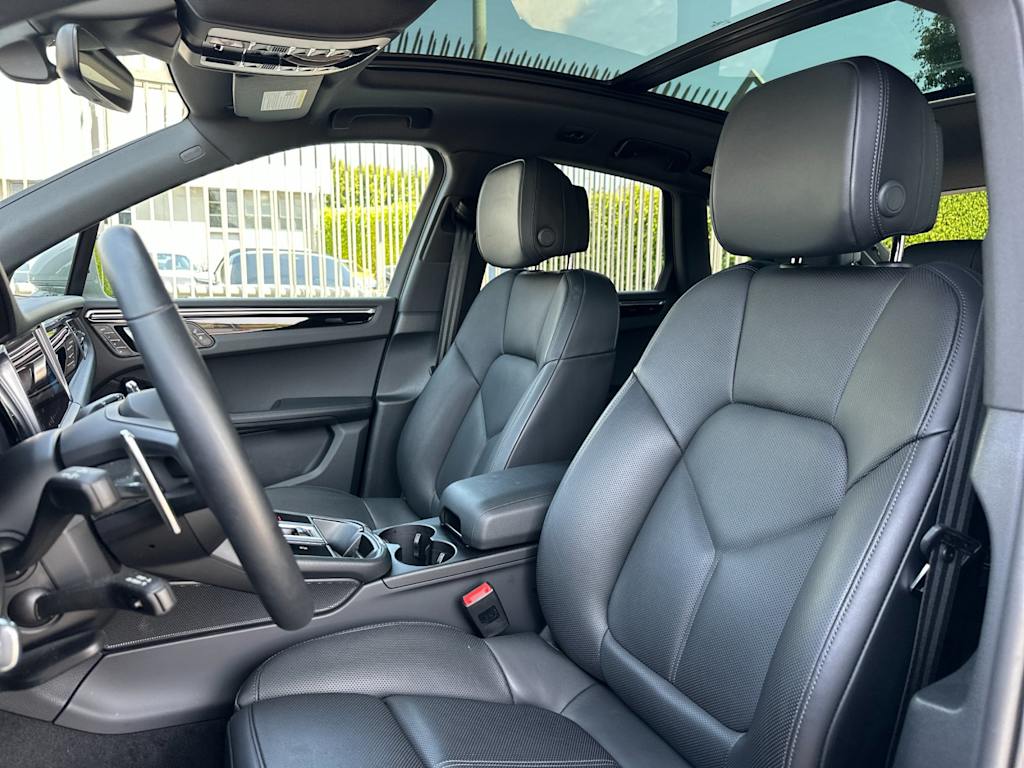 Thumbnail: 2025 Porsche Macan - 11