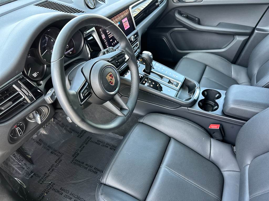 Thumbnail: 2025 Porsche Macan - 10