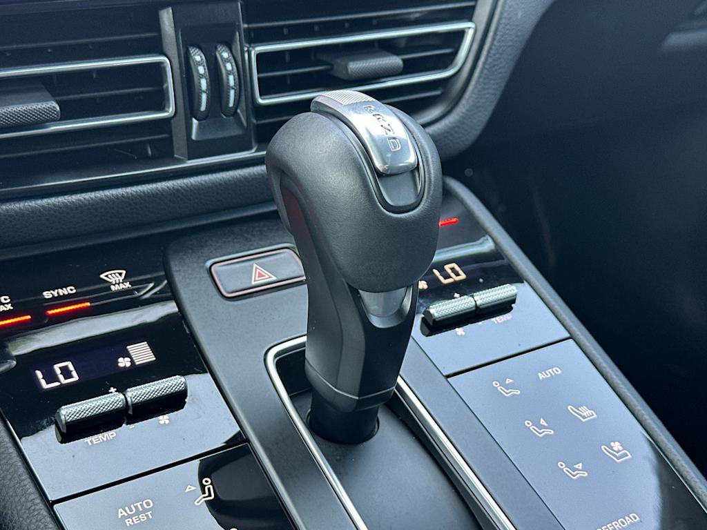 Thumbnail: 2025 Porsche Macan - 28