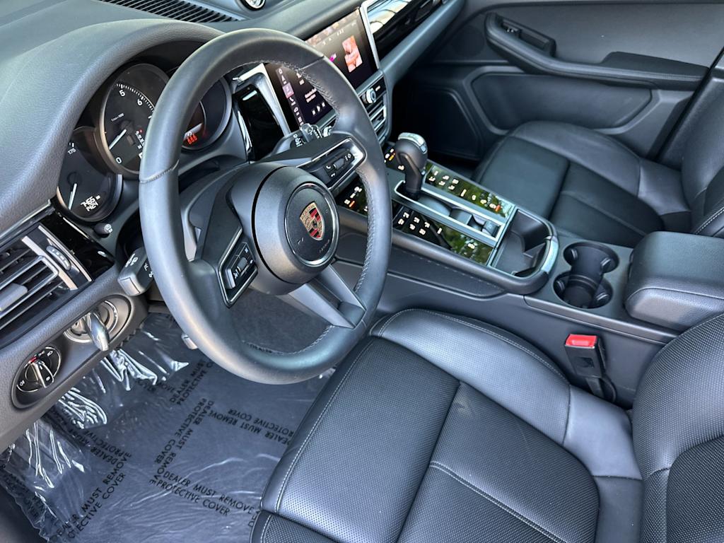 Thumbnail: 2025 Porsche Macan - 10