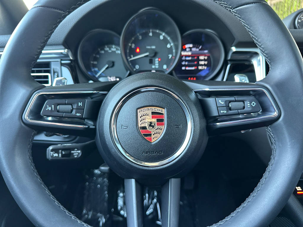 Thumbnail: 2025 Porsche Macan - 29