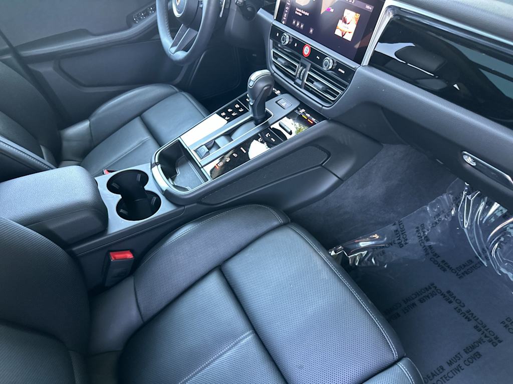 Thumbnail: 2025 Porsche Macan - 13