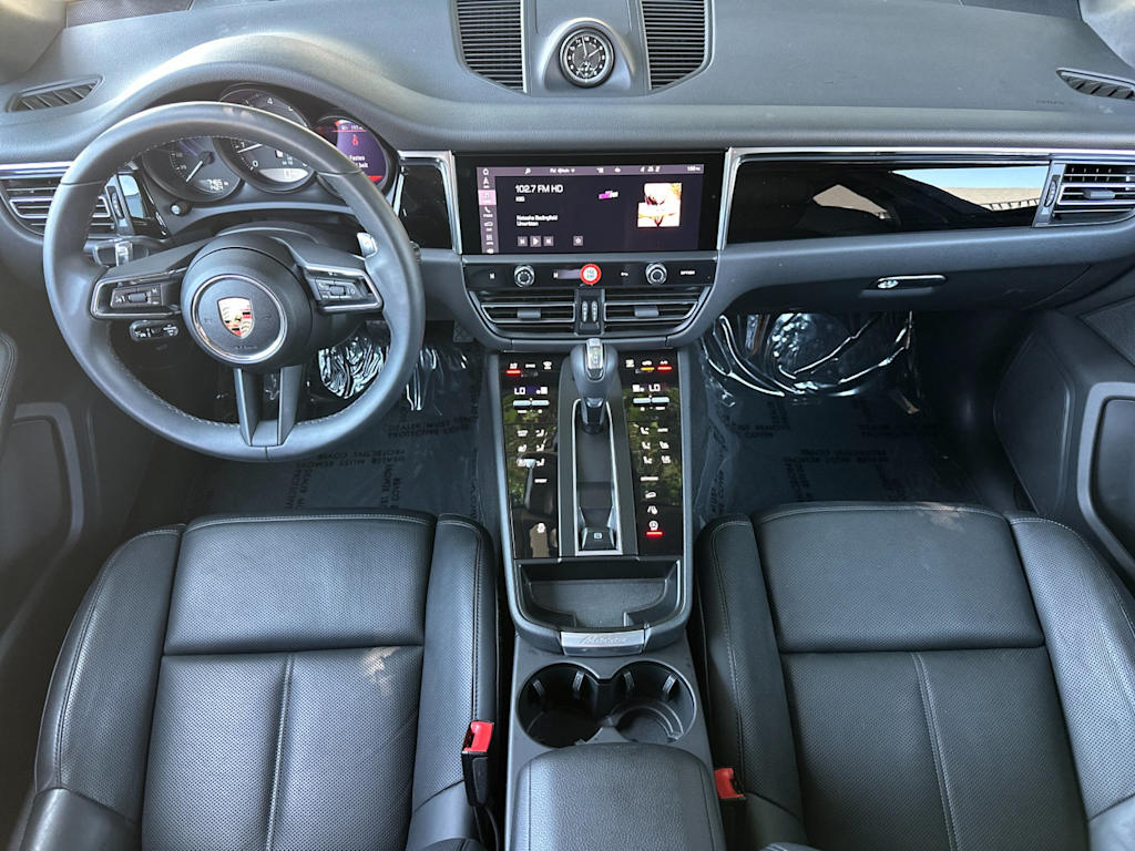 Thumbnail: 2025 Porsche Macan - 2