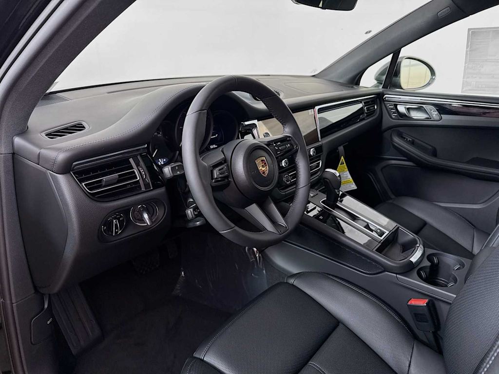 Thumbnail: 2025 Porsche Macan - 2