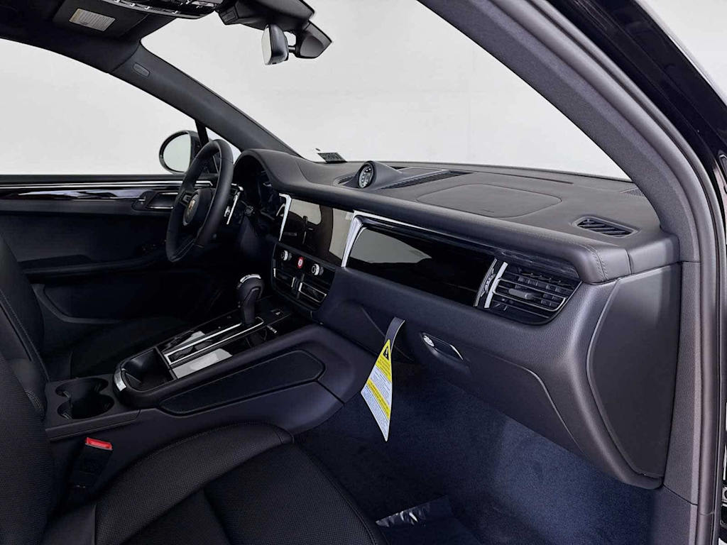Thumbnail: 2025 Porsche Macan - 49
