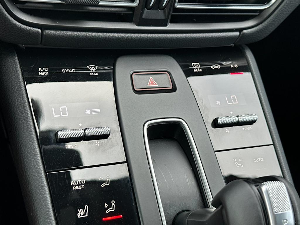 Thumbnail: 2026 Porsche Macan - 15