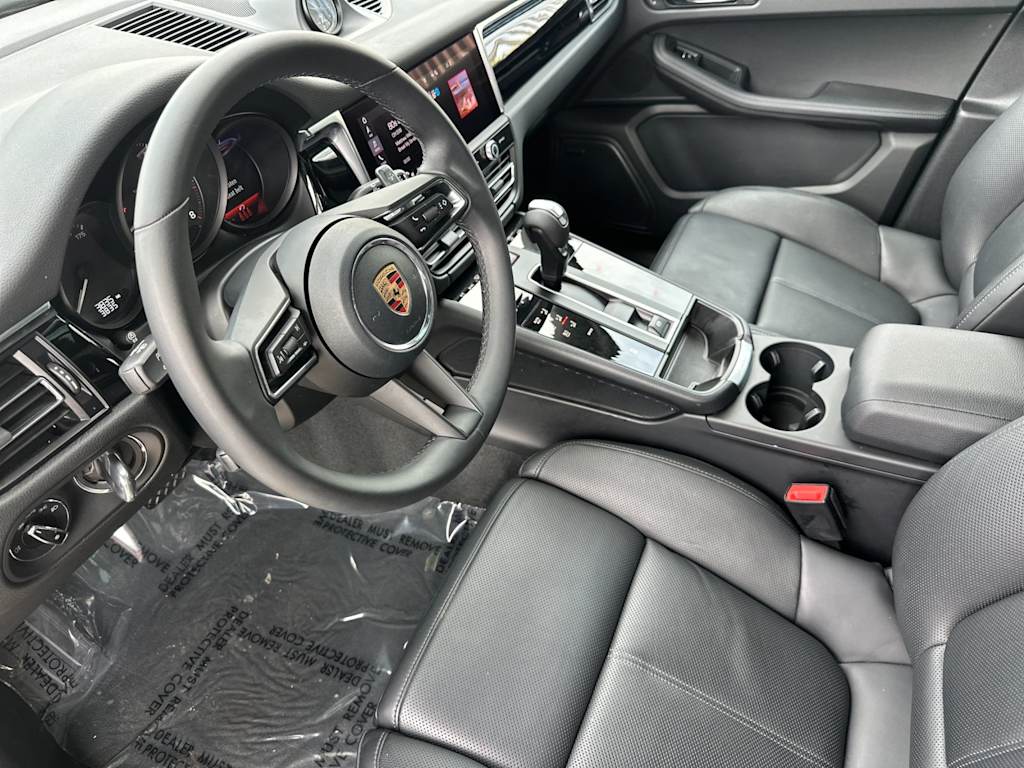 Thumbnail: 2026 Porsche Macan - 10