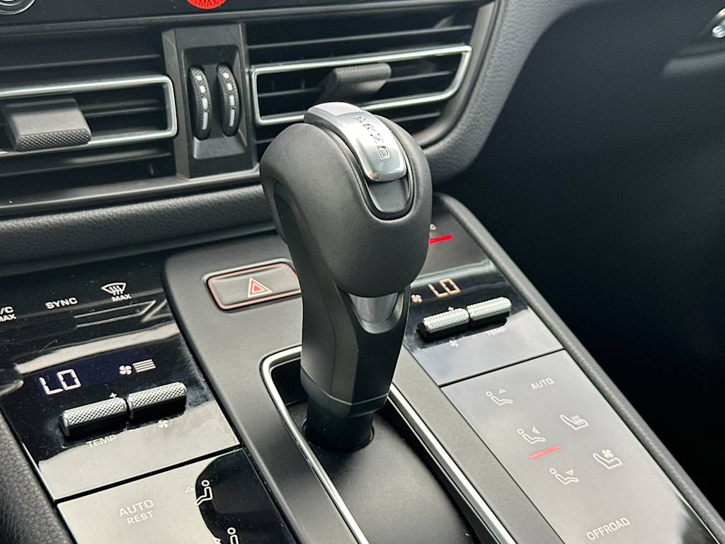 Thumbnail: 2026 Porsche Macan - 29