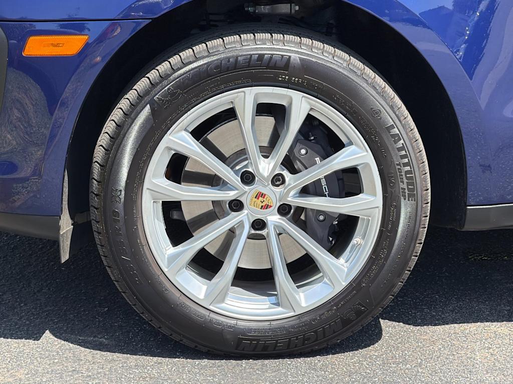 Thumbnail: 2026 Porsche Macan - 8
