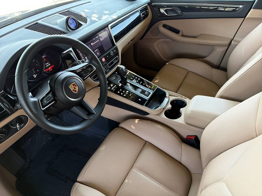 Thumbnail: 2026 Porsche Macan - 10