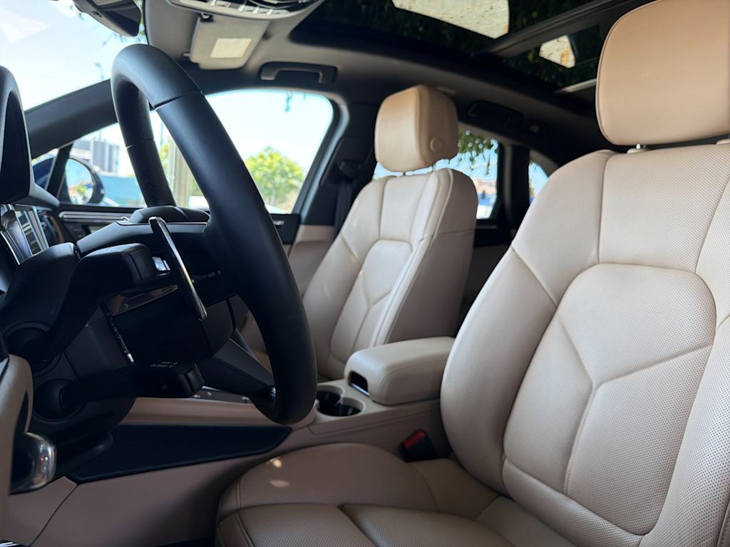 Thumbnail: 2026 Porsche Macan - 11
